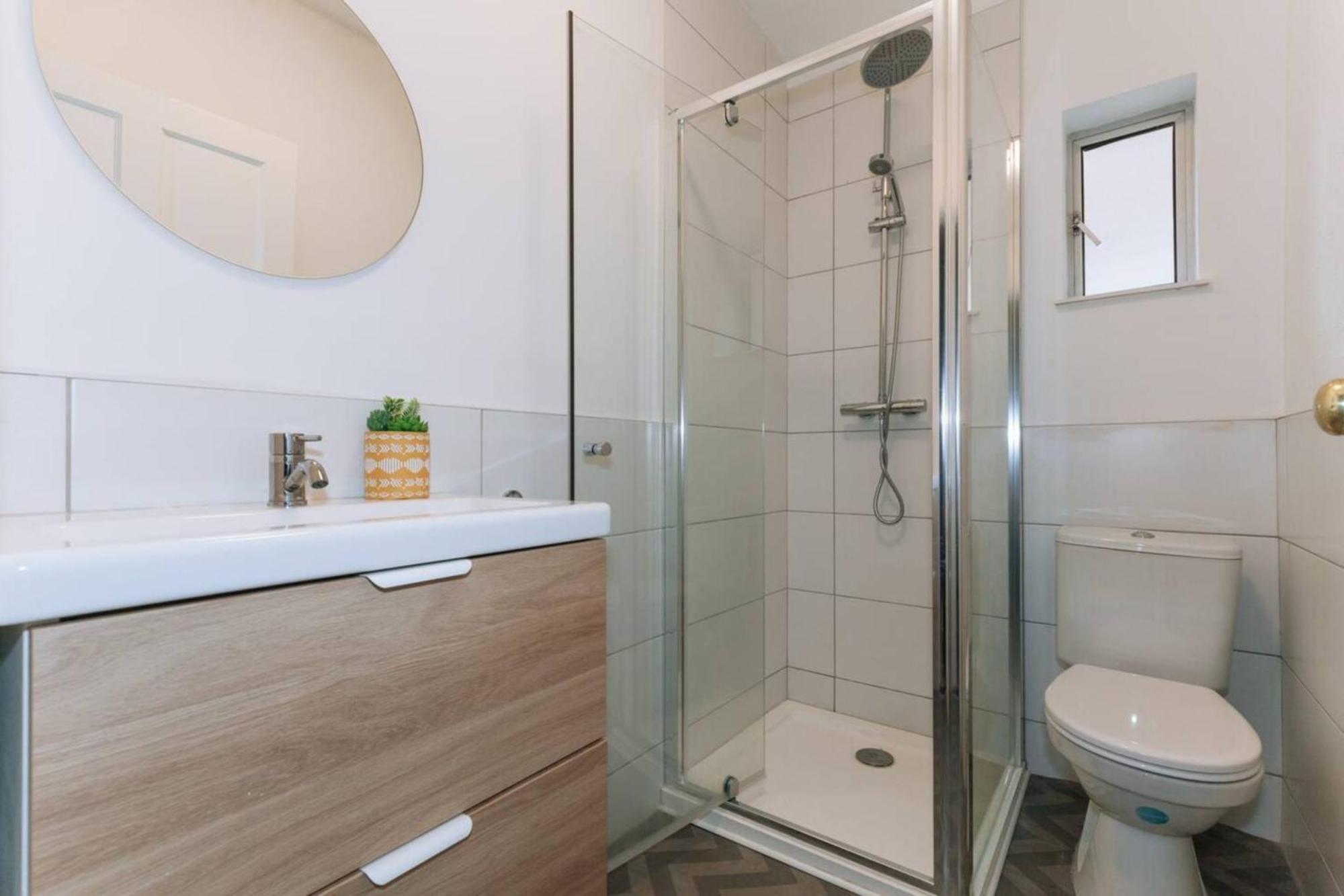 Centrally Located & Spacious 4bd House- St Kevin's Hébergement de vacances *